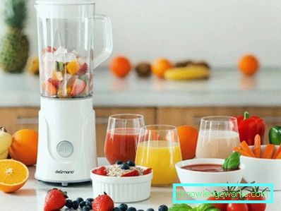 Blender s posudom Blender s posudom