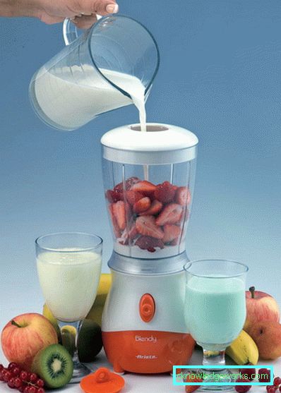 Blender s posudom Blender s posudom