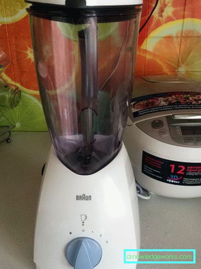 Blender s posudom Blender s posudom