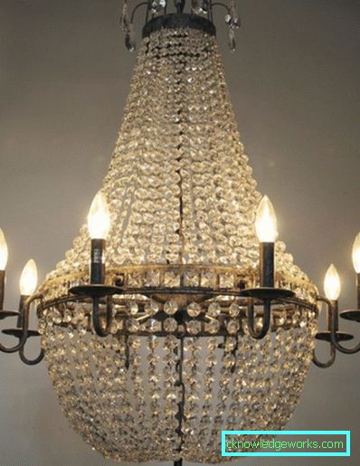 217-Crystal lusteri u unutrašnjosti