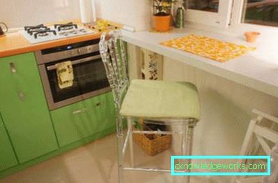Male kuhinje u malim apartmanima - dizajn interijera na fotografiji