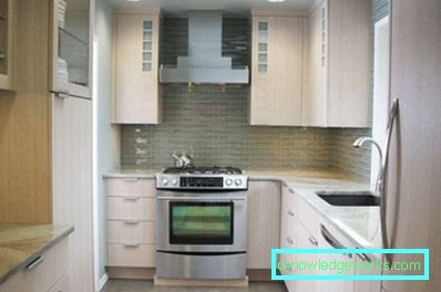 Male kuhinje u malim apartmanima - dizajn interijera na fotografiji
