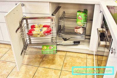 Punjenje kuhinjskih ormara Punjenje kuhinjskih ormara
