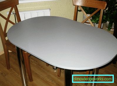 Ovalni kuhinjski stol