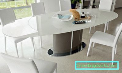 Ovalni kuhinjski stol