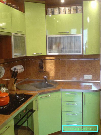 Raspored kuhinja površine 9 kvadratnih metara. m s hladnjakom Raspored kuhinja površine 9 kvadratnih metara. m s hladnjakom